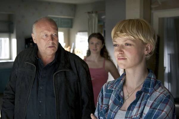 Gestern waren wir Fremde - Z filmu - Thomas Thieme, Anna Maria Sturm, Lisa Wagner