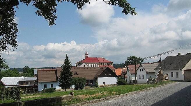 Poznáte obec na Brodsku? Známá je hlavně podle slavných rodáků