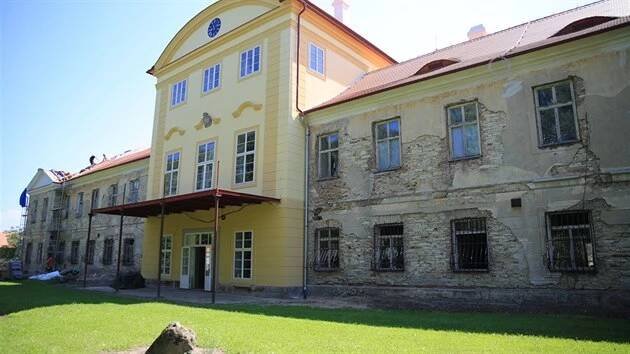 Majitel se nově otevřený zámek ve Vrbičanech na Litoměřicku snaží postupně opravovat.