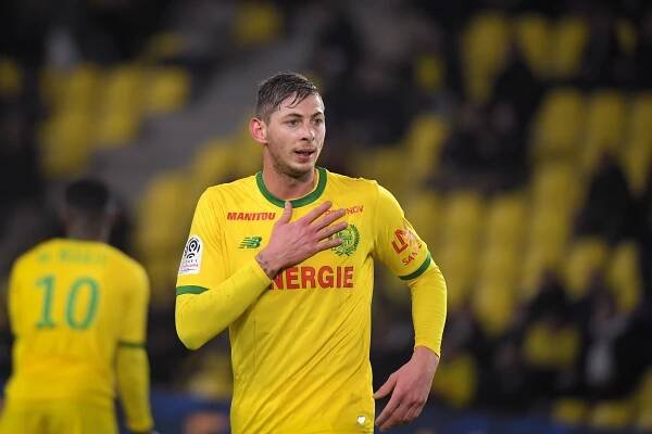 Nantes stále nedostalo peníze za Salu, Cardiff vyšetřuje FIFA