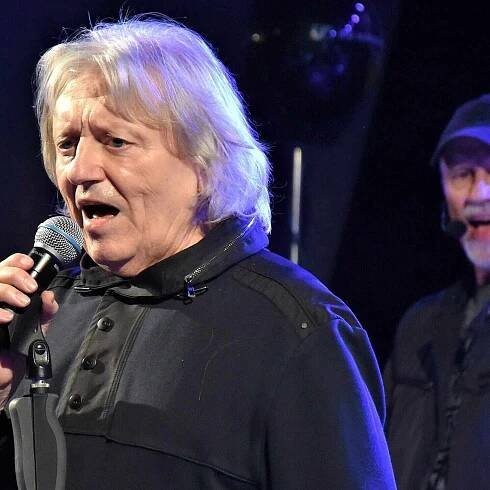 Václav Neckář si postavil hlavu a vystupuje navzdory nesouhlasu bratra. „Na pódiu ožije, ale jinak ne,“ ří...