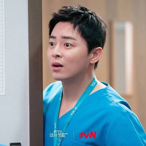 Jo Jung Suk promluvil o své roli ve 2. řadě Hospital Playlist, svých pocitech a přátelství mezi herci - Asianstyle
