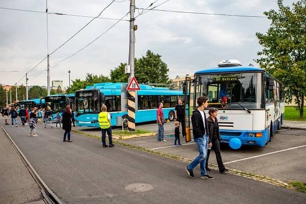 Dopravní podnik v Ostravě trápí nemoci. Musel si půjčit řidiče i s autobusy