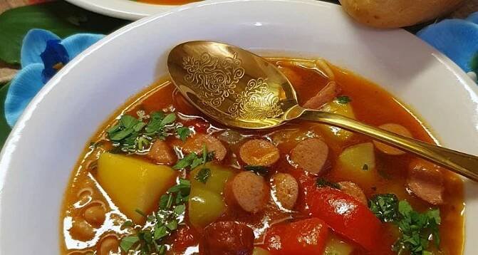 Recept na poctivou gulášovku, která zahřeje v sychravém počasí! Neskutečná mňamka, uložte si recept. Letošní zimu se bude určitě hodit