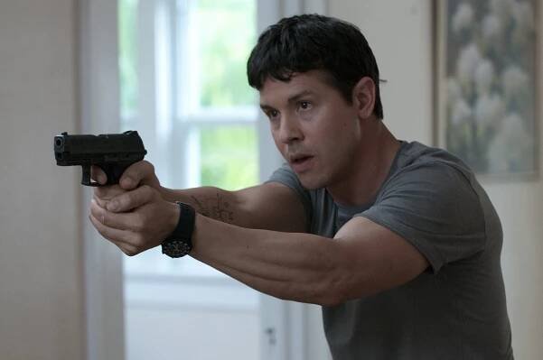 Status: Nežádoucí - Střed bouře - Z filmu - Jon Seda