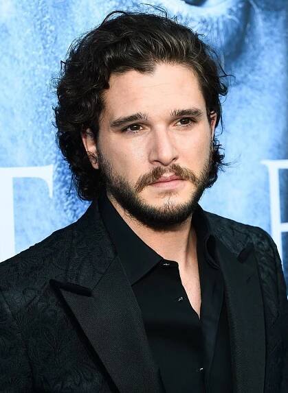 Fešák Jon Snow ze Hry o trůny je táta! S manželkou odtajnili prvního potomka