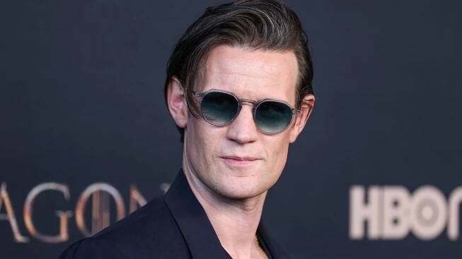 Nový idol na obzoru: Hrál prince Philipa, teď exceluje v novém seriálu a moc se o něm toho neví - Proženy.cz