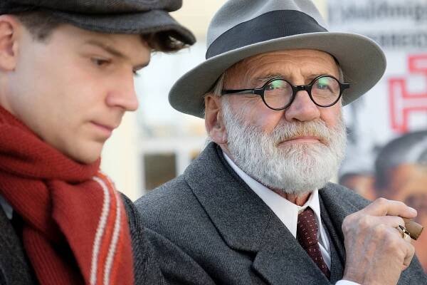 Trafikant - Z filmu - Simon Morzé, Bruno Ganz