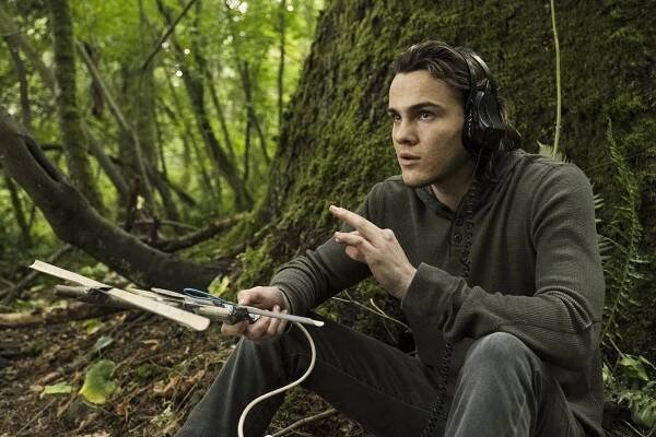 Okupovaná kolonie - Puzzle Man - Z filmu - Alex Neustaedter