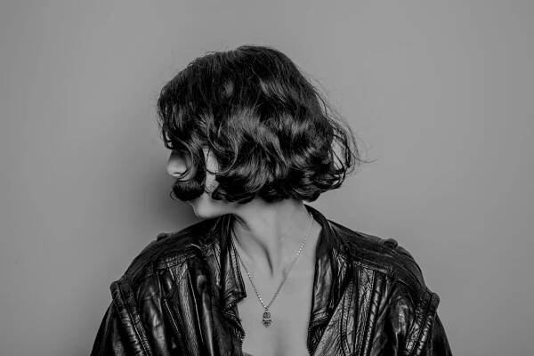 Kelly Lee Owens dorazí do Prahy. Přiveze i nové album