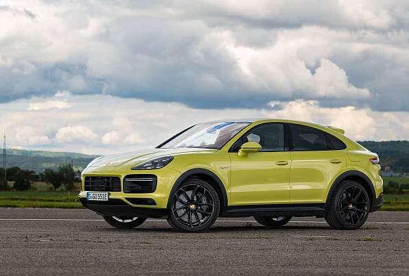 Porsche Cayenne před 21 lety předběhlo dobu. Dodnes je ideálním luxusním SUV pro milovníky značky