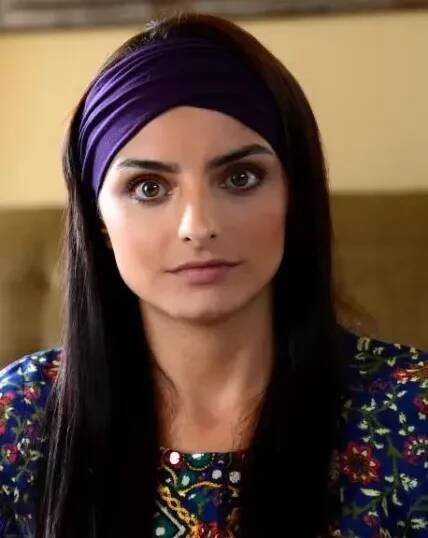Aislinn Derbez