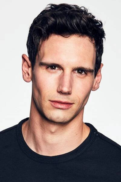 Cory Michael Smith herec