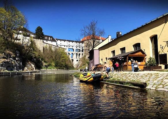 PŮJČOVNA LODÍ A RAFTŮ RAFTY VLTAVA ČESKÝ KRUMLOV│RAFTY VLTAVA PŮJČOVNA RAFTŮ LODÍ KANOÍ ČESKÝ KRUMLOV VYŠŠÍ BROD 