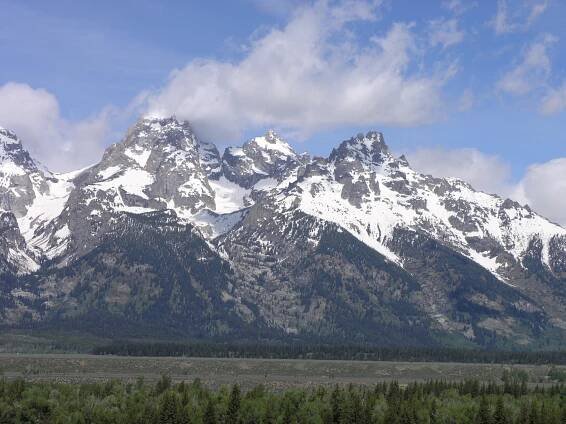 Soubor:Teton Range from Glacier View Turnout-closeup.JPG