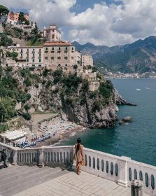 A complete travel guide to planning a trip to the Amalfi Coast including the best beaches, beach clubs, town, hotels,. restaurants and more.