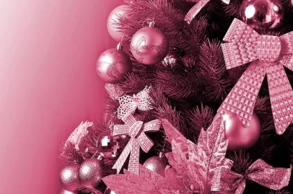 Trendy Vánoc 2023: pofrčí pohádkový louskáček, výrazná Viva Magenta i ekologický minimalismus