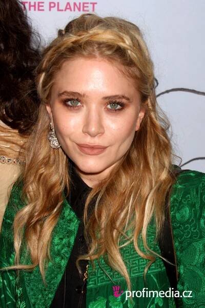 Mary-Kate Olsen - celebrity účes - HappyHair