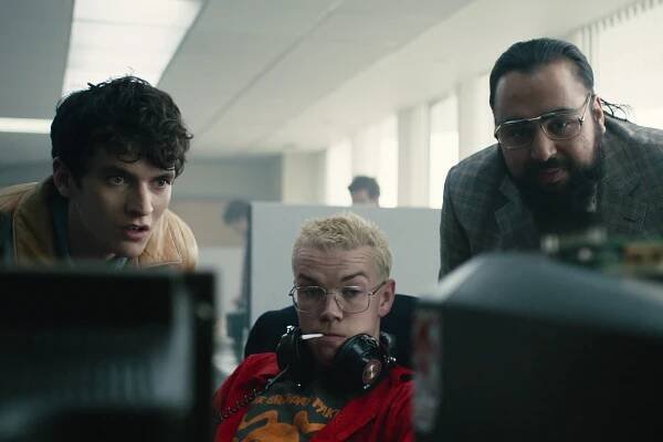 Fotka: V Black Mirror: Bandersnatch hrají Fionn Whitehead, Will Poulter a Asim Chaudhry