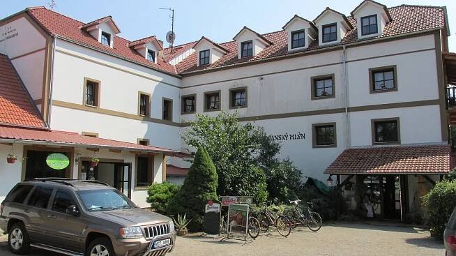 BOROVANSKÝ MLÝN PENZION RESTAURANT - Prices & Hotel Reviews (Borovany, Czech Republic)