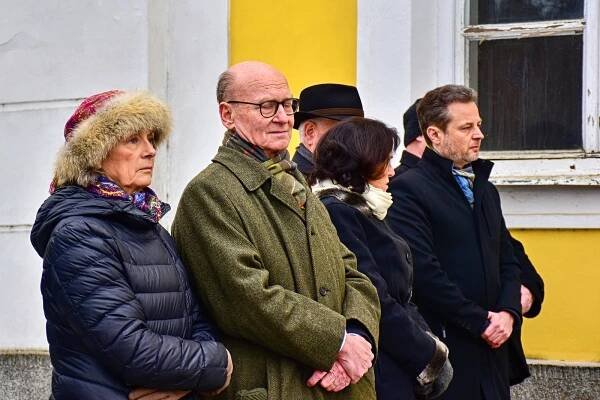 FOTO: V Jimramově odhalili pamětní desku Richardu Belcredimu, podívejte se