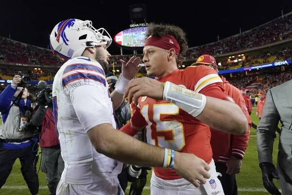 Patrick Mahomes Screams and Curses After Penalty on Travis Kelce Play Leads to Chiefs Loss: 'Embarrassing'