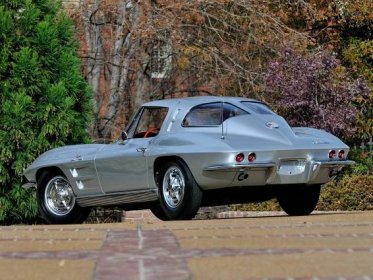 Chevrolet Corvette Coupe C2 Sting Ray (1963) detailní informace, videa, motorizace a zajímavosti