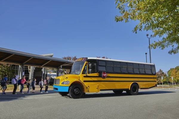 2. Generation batterieelektrischer Schulbusses Saf-T-Liner C2 Jouley von Thomas Built Buses /second generation battery-electric school bus Saf-T-Liner C2 Jouley by Thomas Built Buses