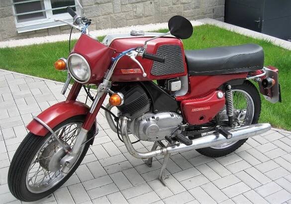 Jawa z roku 1954 za nejméně 800 000 Kč, skoro netknutá zelená Škoda 105 S za 400 000 Kč i Velorex z roku 1960 za 199 000 Kč! Padne na podzimní české retroburze další rekord?
