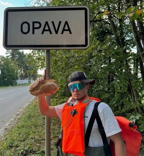 Jon Mariánek nakoupil lidem v nouzi věci, které jsou teď potřeba. 