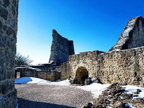 Burgruine Wolfstein – Wikipedia