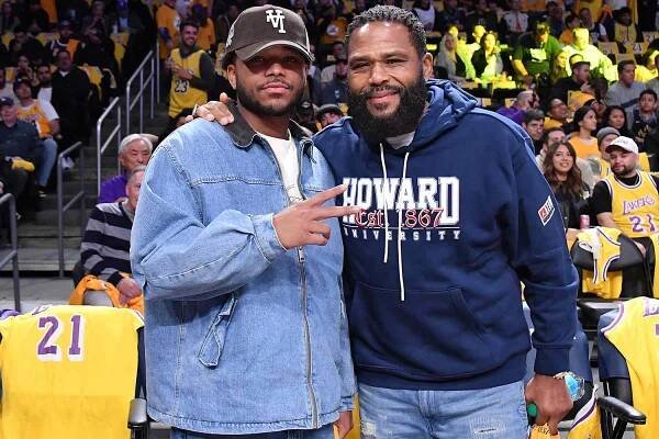Nathan Anderson (L) and Anthony Anderson attend a basketball game between the Los Angeles Lakers and San Antonio Spurs