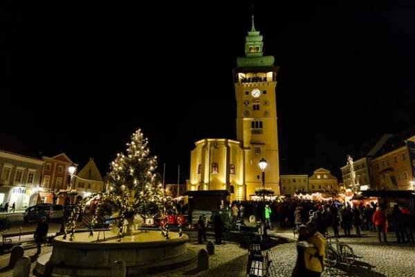 Vinařský advent u sousedů: Trhy v podzemí Retzu i v nejdelší vinné uličce. Vánoce v korutanském vinařství či městě andělů