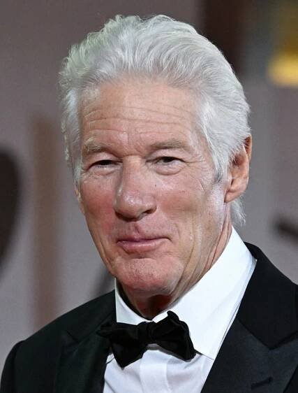 75-Year-Old Richard Gere Makes a Shocking Gesture for His Wife, 41, on Red Carpet / Bright Side
