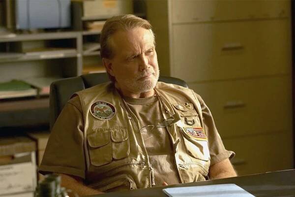 Lee Majors as the Minute-man leader on 'Weeds'