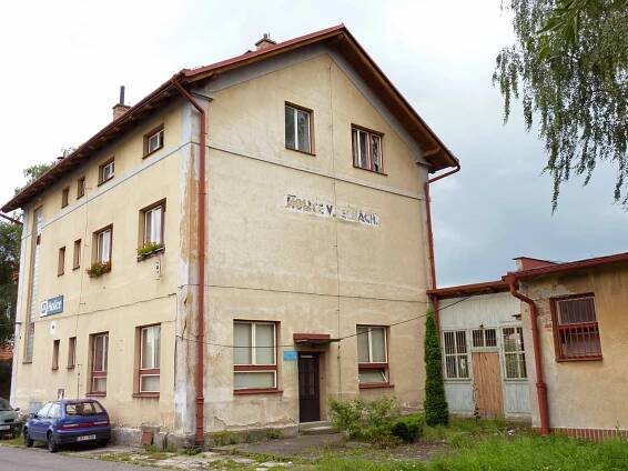 Holice - Popis a fotografie - Výpravní budova 16/H