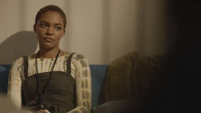 Black Lightning - Kniha rekonstrukce: 1. kapitola: Vedlejší škody - Z filmu - China Anne McClain