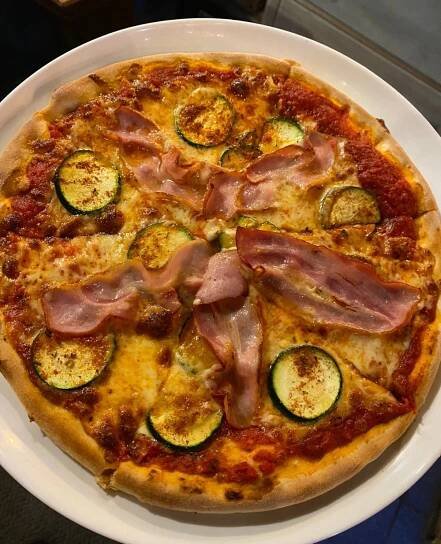 6. Pizza Sole - letná verzia so špargľou