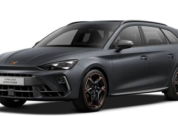 CUPRA Leon Kombi auf weißem Hintergrund