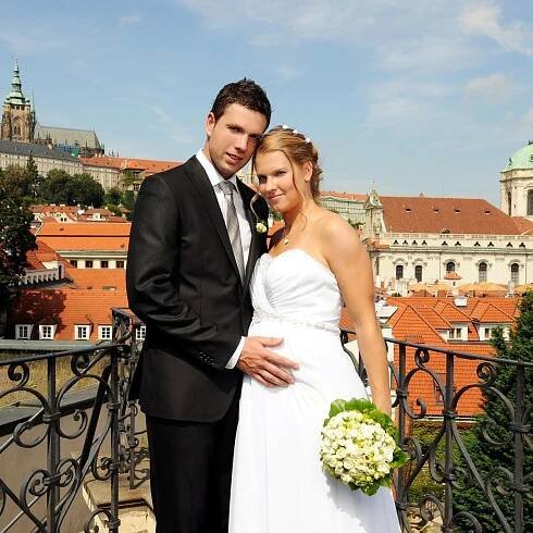 Česká fotbalová královna Ščasná se vdala. Vzala si fotbalistu z "pralesa"!
