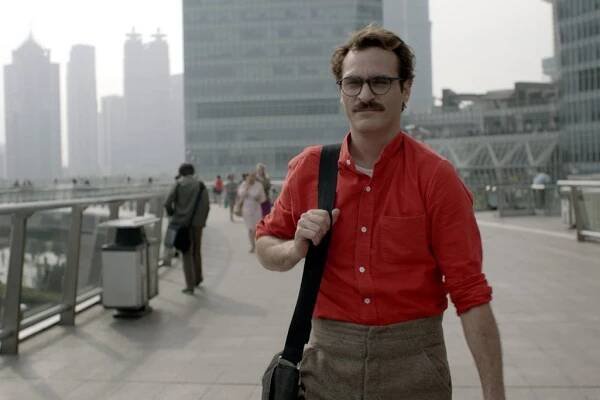 Why Spike Jonze’s New Film Her Might Put Men Back Into High-Waisted Pants