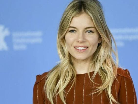 Chic Style Collective | How to Achieve Sienna Miller’s Boho Blonde Hair Color and Waves