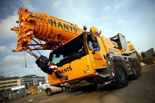 NOVÉ JEŘÁBY LIEBHERR LTM 1055-3.2