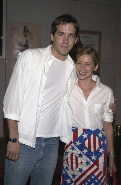 Ryan Reynolds and Traylor Howard of "Two Guys, A Girl and a Pizza Place" dated.