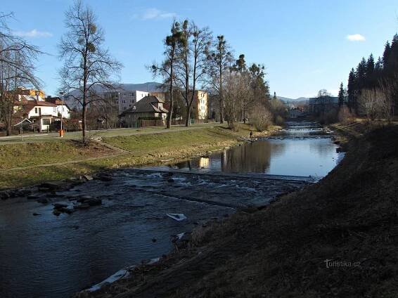 Rožnov pod Radhoštěm - skalní výchoz nad Bečvou