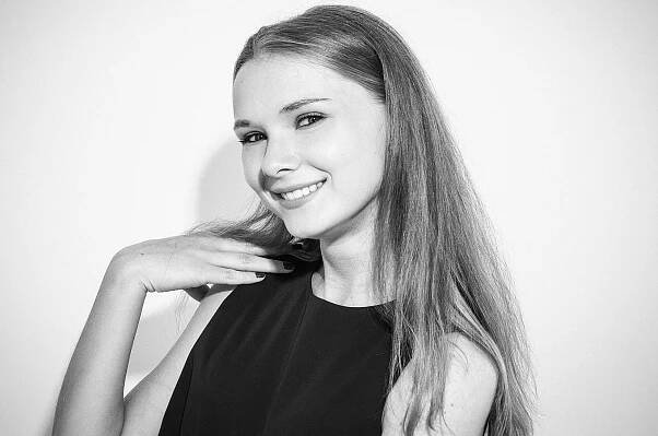 Yana Novikova : Issue Magazine