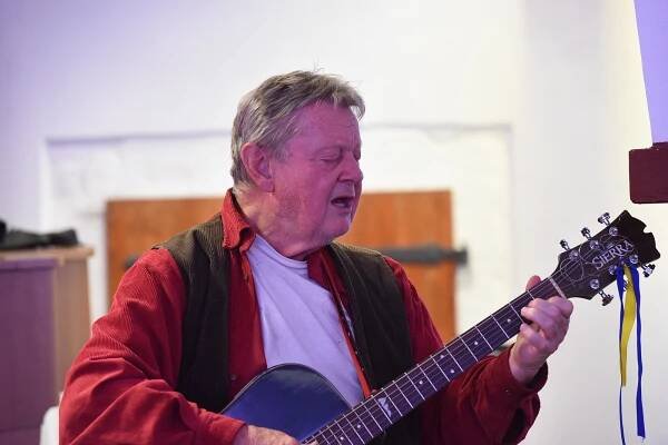 Vladimír Merta zahrál na vernisáži Iva Vacíka, pak následoval jeho koncert