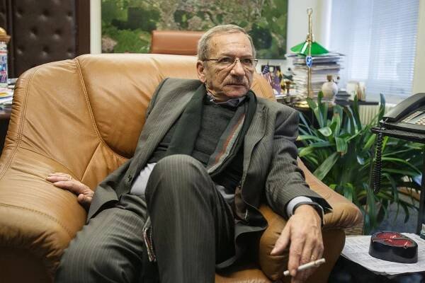 Špína funguje, ale já na nikoho plivat nebudu. Hlavně nevyrazit moc brzy, říká Kubera o kandidatuře