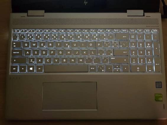 HP Envy 15 – podsvícená klávesnice