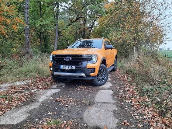 Galerie: Ford Ranger Wildtrak je zábavná hračka pro dospělé chlapy. Dokázal si ale získat i srdce křehké ženy | Autoweb